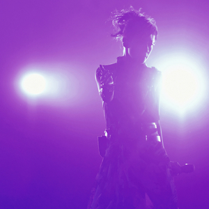 按在墙上抽插胸部晃动同学
